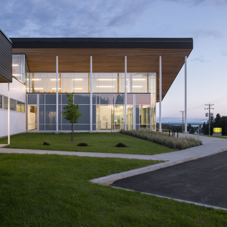 La d&eacute;carbonation par le bois, l&rsquo;exemple du poste de la Suret&eacute; du Qu&eacute;bec de Rimouski-Neigette