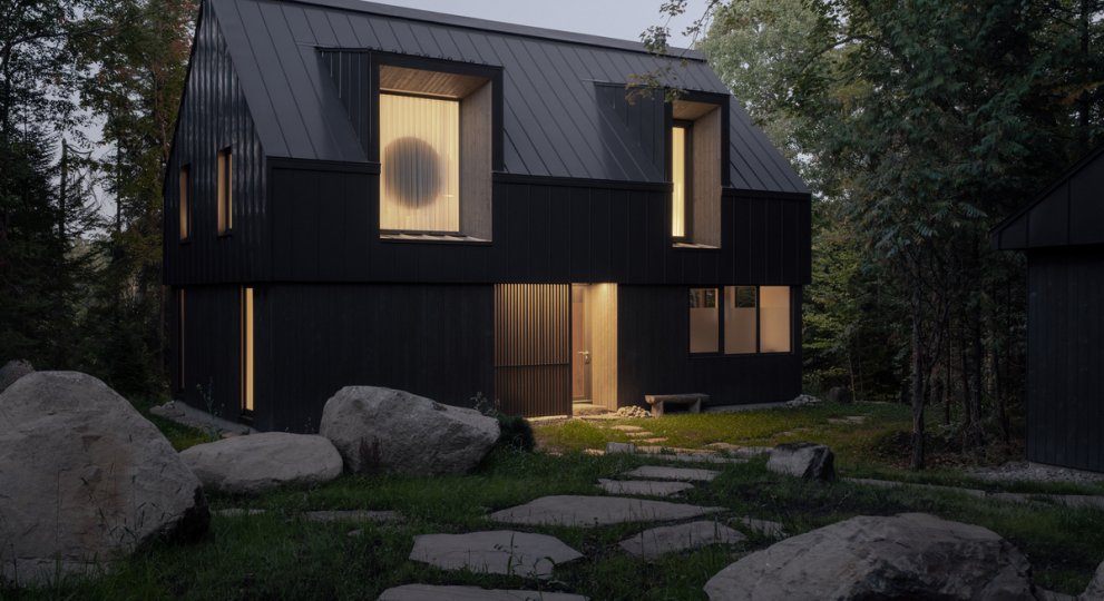 Chalet Moraine : une architecture enracin&eacute;e dans le paysage et la m&eacute;moire des Laurentides