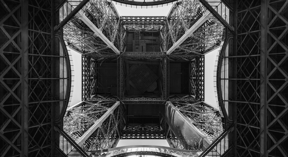 Les dessous de la tour Eiffel